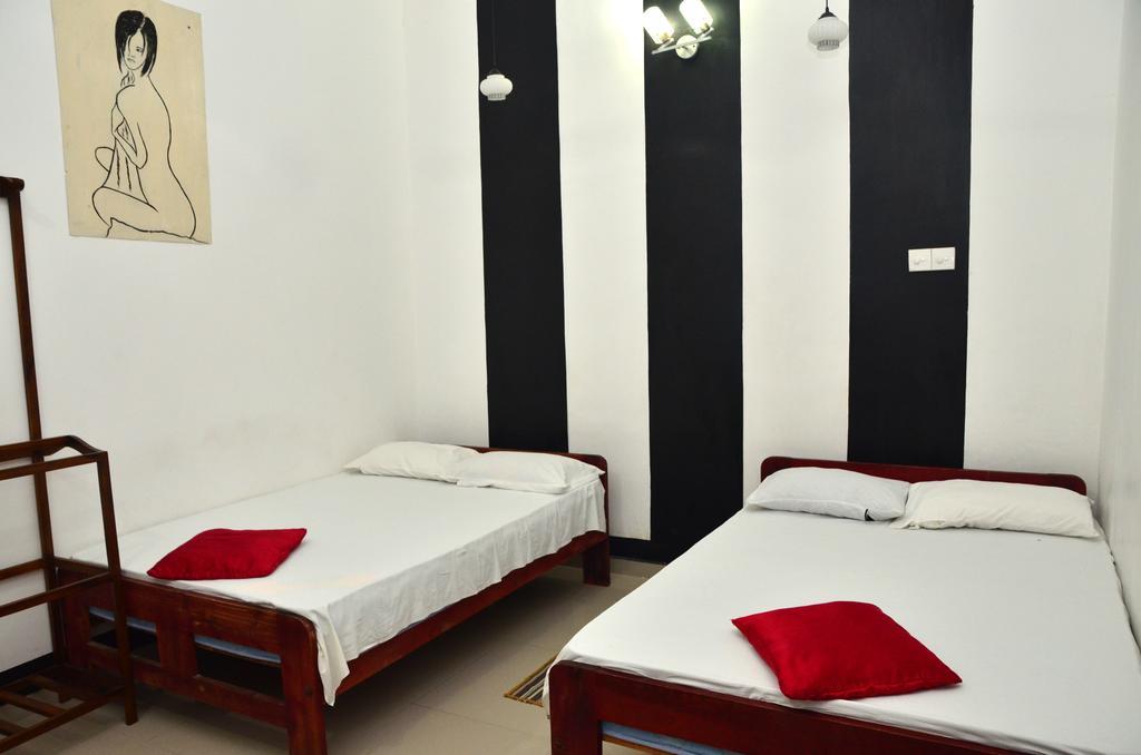 Dyke Rest Hotel Тринкомале Стая снимка
