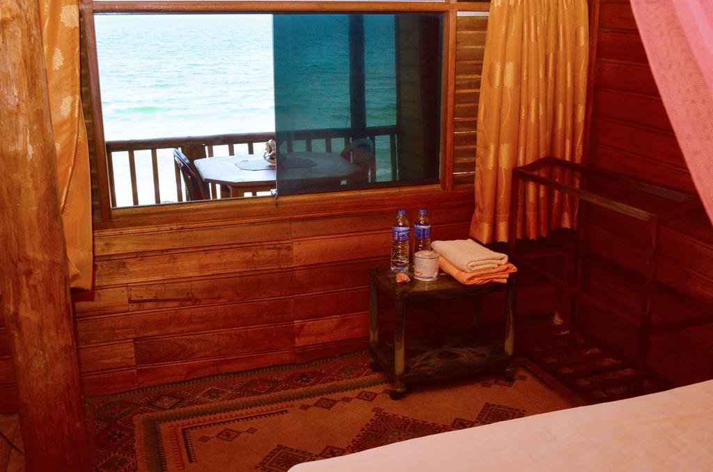 Dyke Rest Hotel Тринкомале Стая снимка