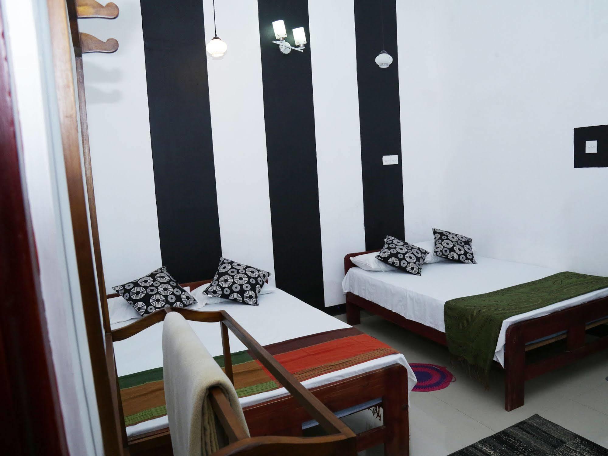 Dyke Rest Hotel Тринкомале Екстериор снимка